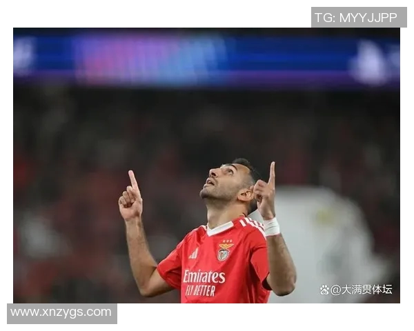 圣塔克拉与本菲卡的较量因争议判罚而腰斩球迷反应热烈