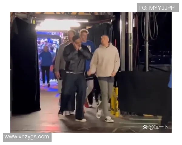 勇士与独行侠激战再续两队对决引发球迷热议与期待 勇士与独行侠激战再续两队对决引发球迷热议与期待