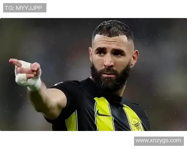 本泽马的传奇之路：从青涩少年到世界足坛巨星的蜕变与荣耀